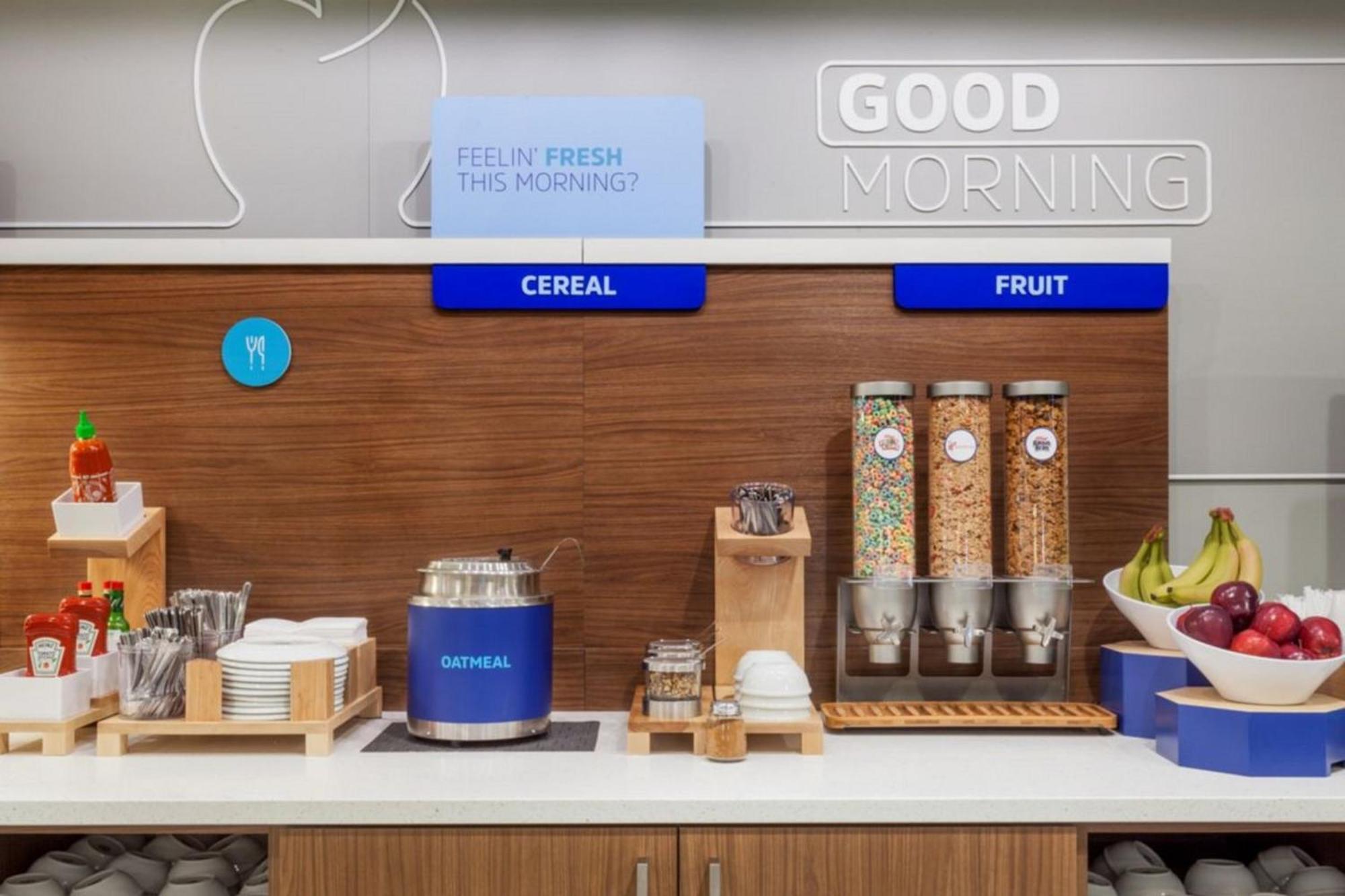Holiday Inn Express & Suites - Toronto Airport South By Ihg 外观 照片