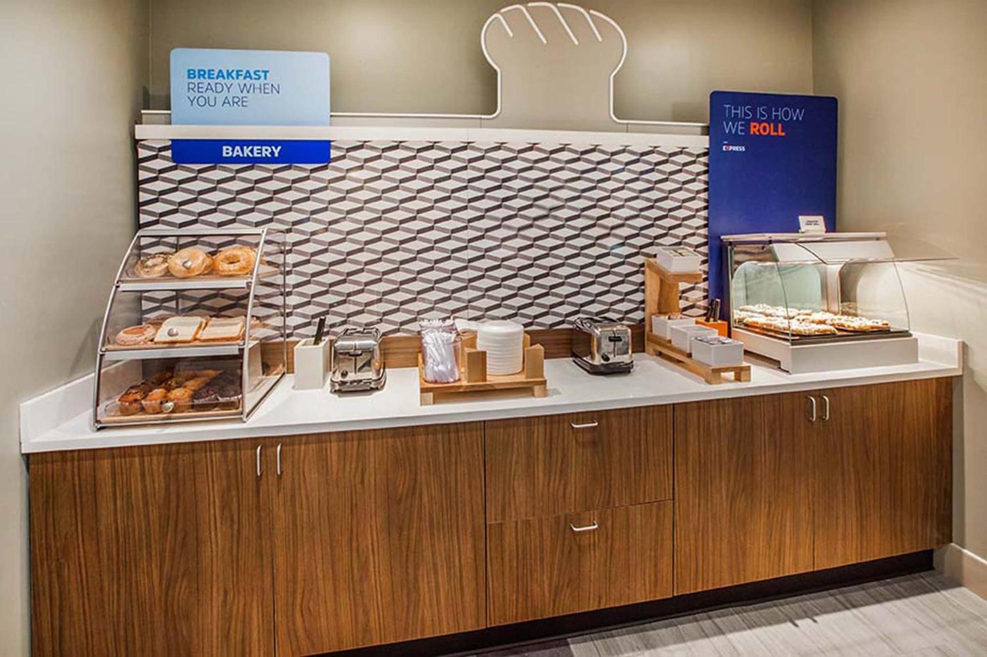 Holiday Inn Express & Suites - Toronto Airport South By Ihg 外观 照片