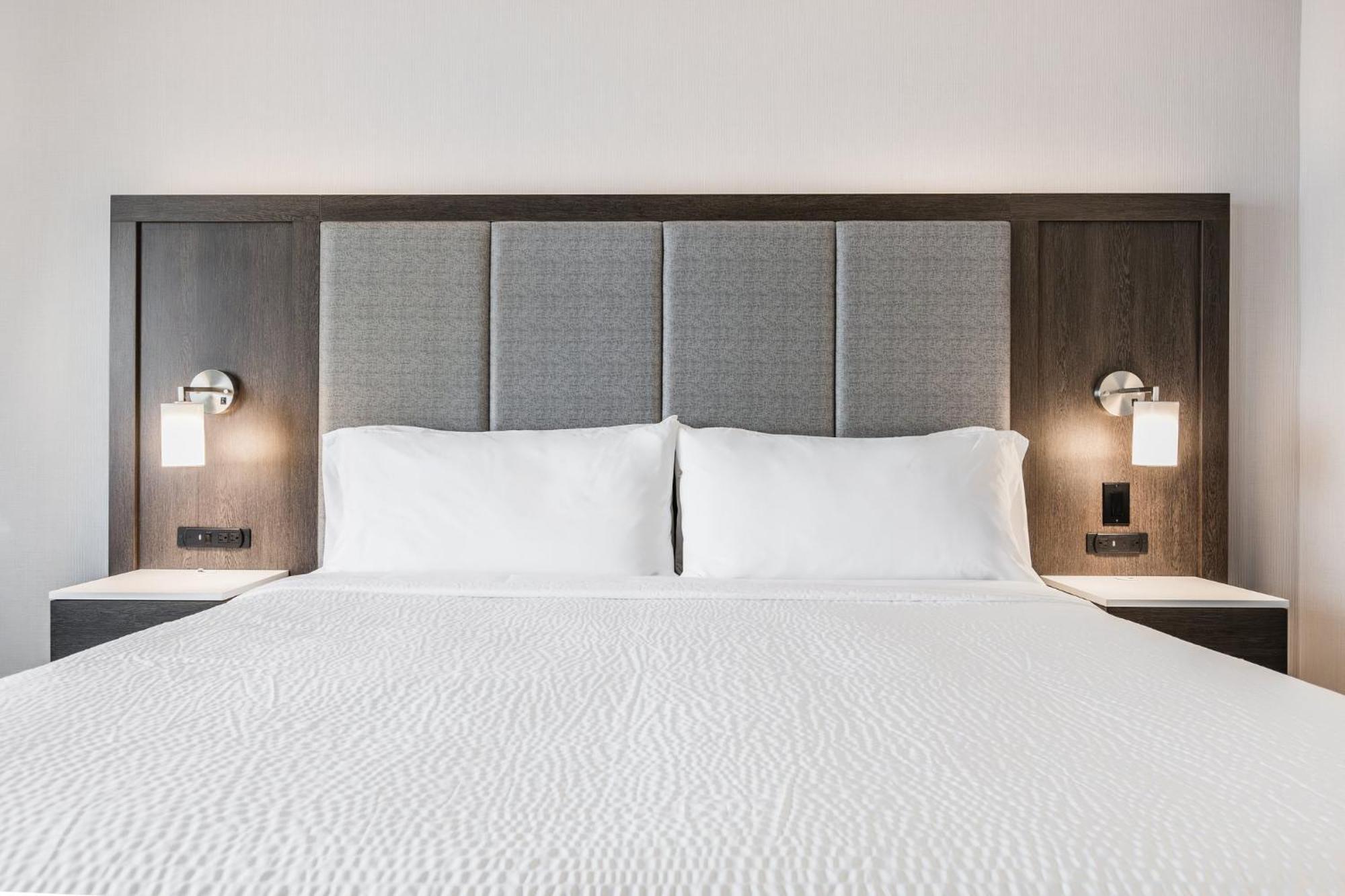 Holiday Inn Express & Suites - Toronto Airport South By Ihg 外观 照片