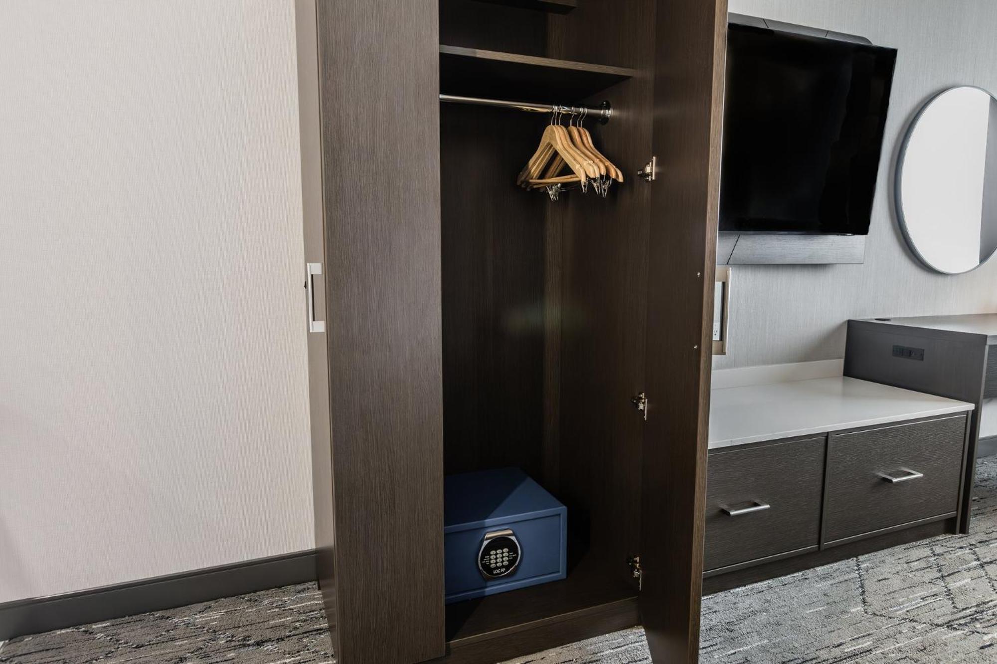 Holiday Inn Express & Suites - Toronto Airport South By Ihg 外观 照片