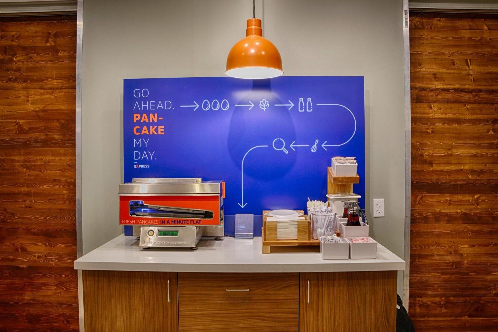 Holiday Inn Express & Suites - Toronto Airport South By Ihg 外观 照片